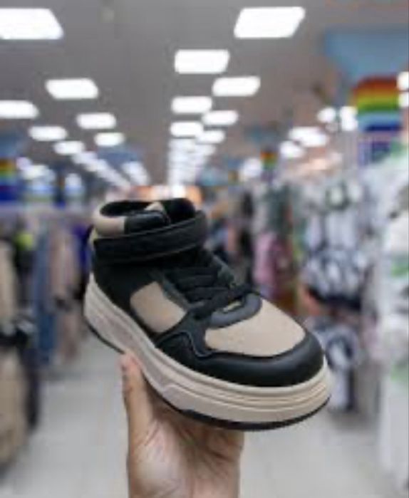 Ботінки черевики