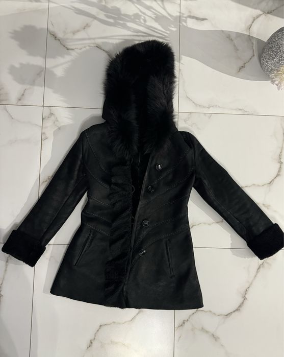 Жіноча дублянка з капюшоном