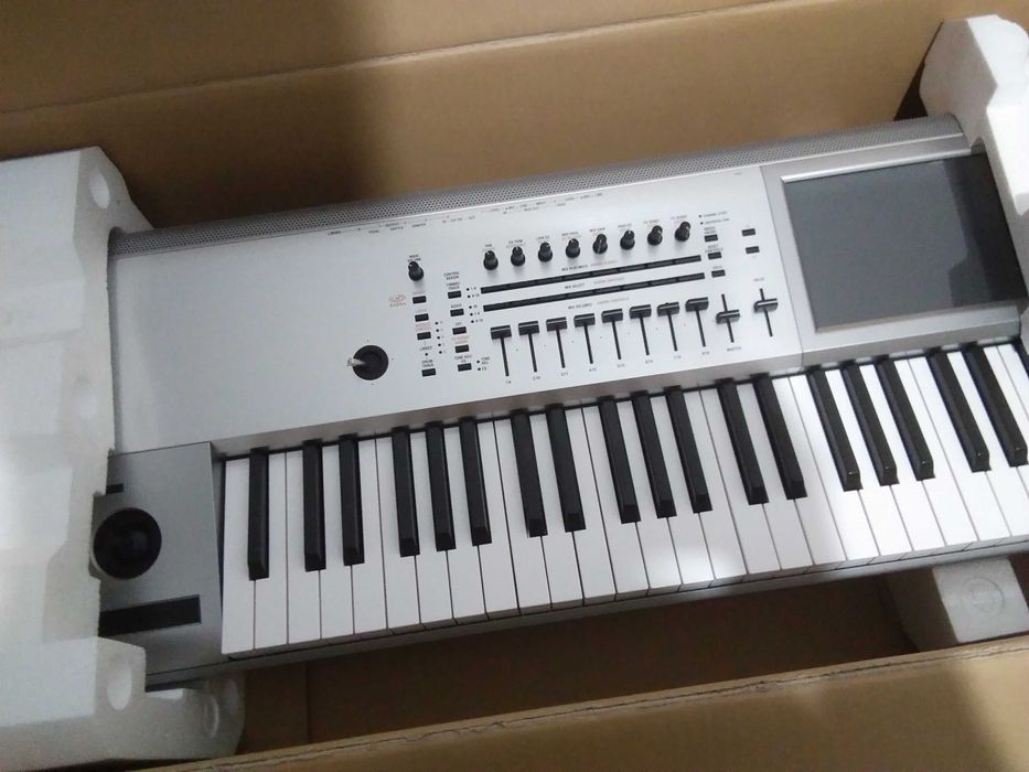 Korg Kronos TI 88 klawiszy stan jak nowy gwarancja