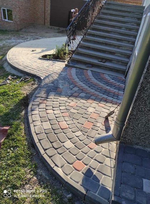 Укладання тротуарної плитки