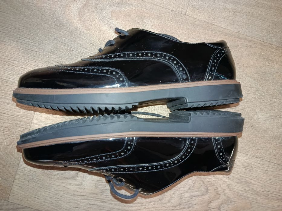 Туфлі лаковані.Clarks collection.