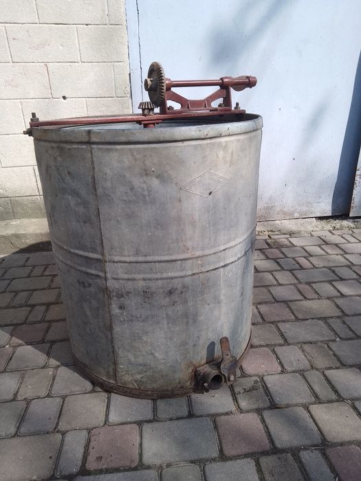 Медогонка для рамок української моделі