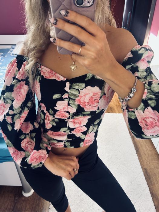 Bluzka hiszpanka w kwiaty czarna odkryte ramiona s crop top wiosenna tumblr girls