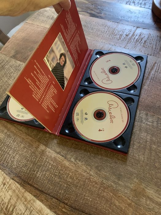 4 CD’S ,mais livro da Amalia Rodrigues