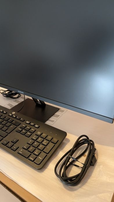 Xiaomi Mi Monitor A27i 27" + HP Keyboard64283907524098124