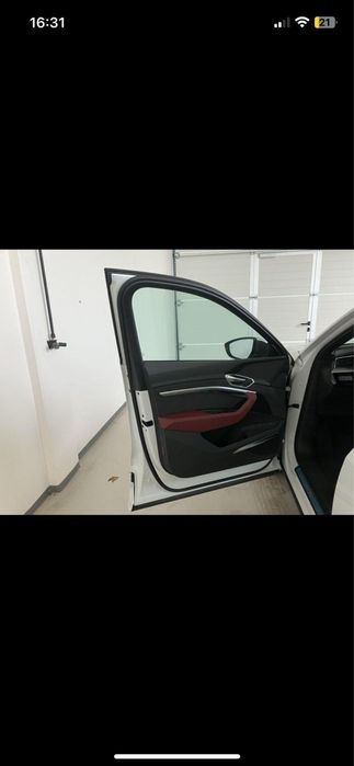 Капот Audi E-Tron колір-S9R