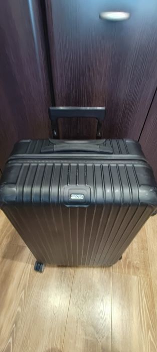 Markowa walizka firmy Rimowa