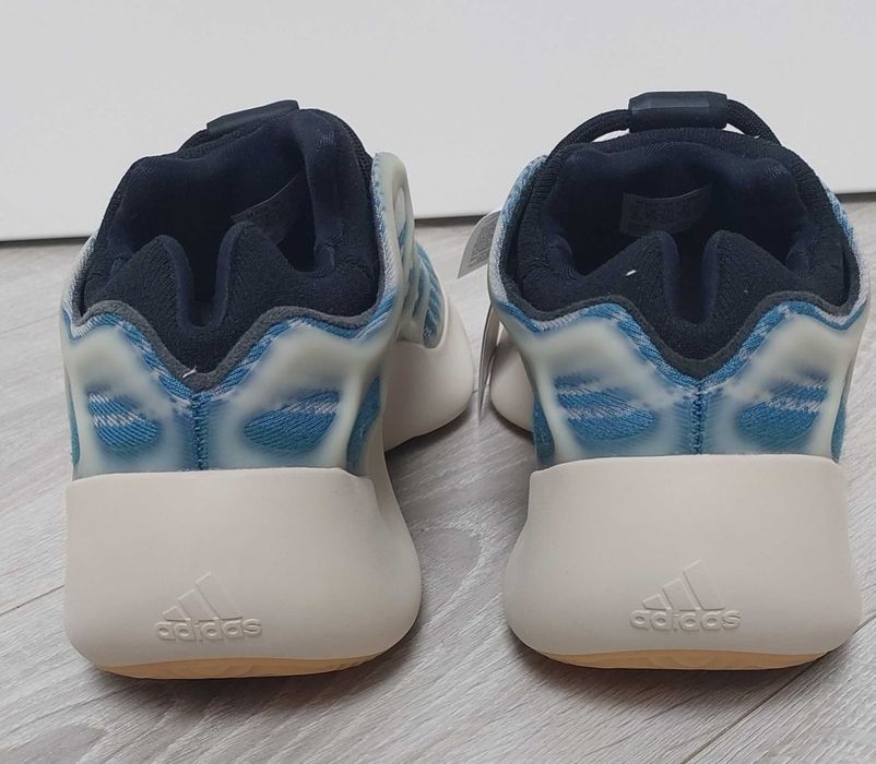 Buty ADIDAS YEEZY 700 V3 KYANITE GY0260, R. 42 2/3