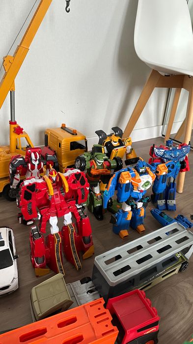 Тоботи, лялька лол, кран, трек хот Вілс, скрітчери, в ідеальному стані