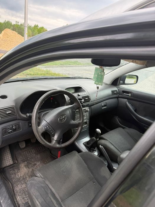 Sprzedam Toyote Avensis