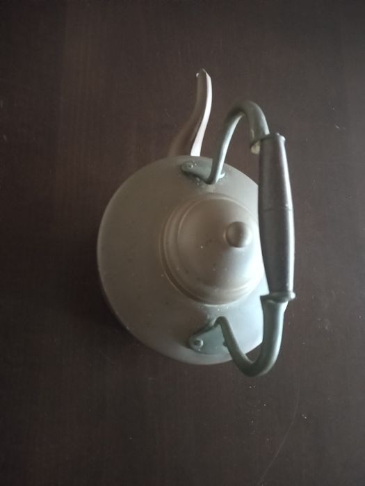 Chaleira antiga em latão com 24cm de altura para decoração