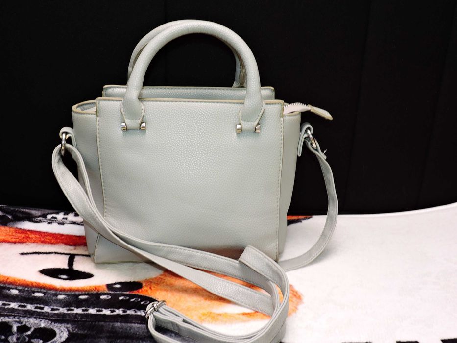 Accessoires Szara torebka kuferek