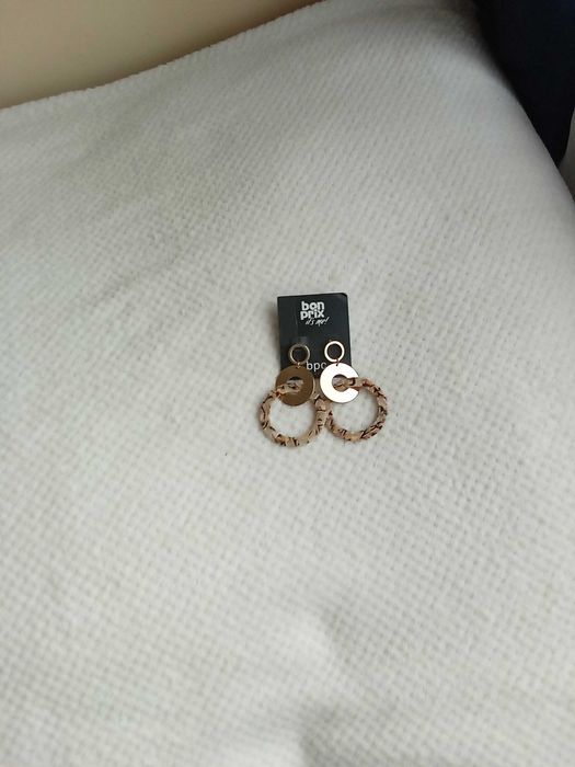 Ciekawa biżuteria i kolczyki damskie