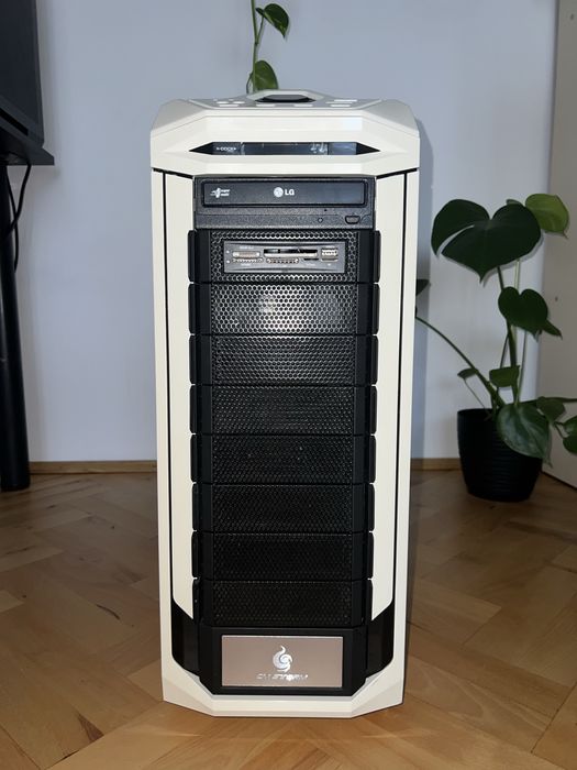 Obudowa komputerowa biała cooler master cm storm stryker retro