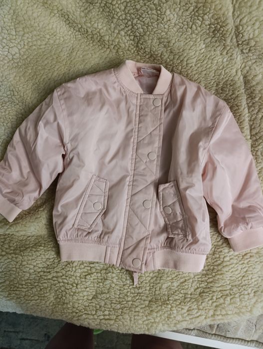 Продам ветровку новая нежно-розового цвета