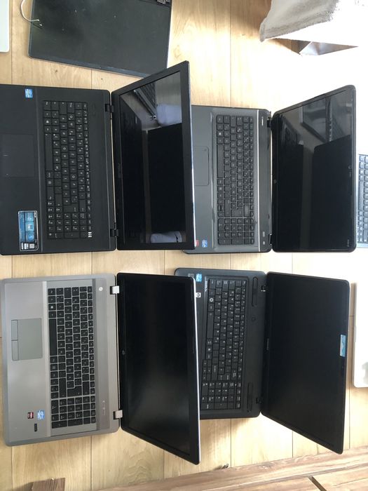 Laptop widoczne na zdjeciach
