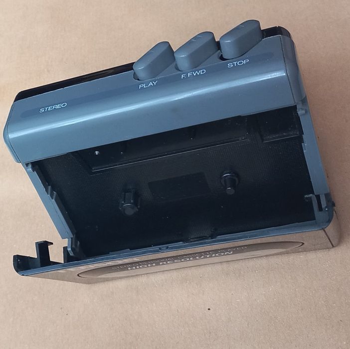 Касетний плейєр 1989 рік