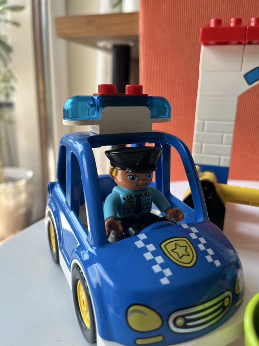 Lego Duplo 10902 Posterunek Policji, policja