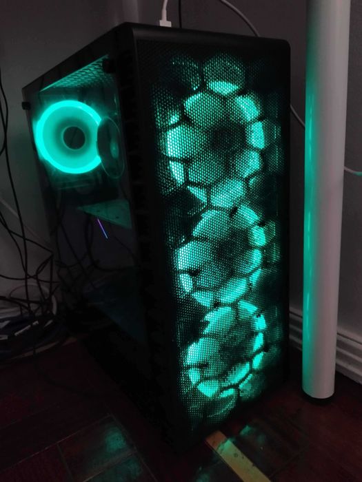 PC + Monitor + Speakers