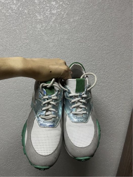 Кросівки жіночі,шкіряні