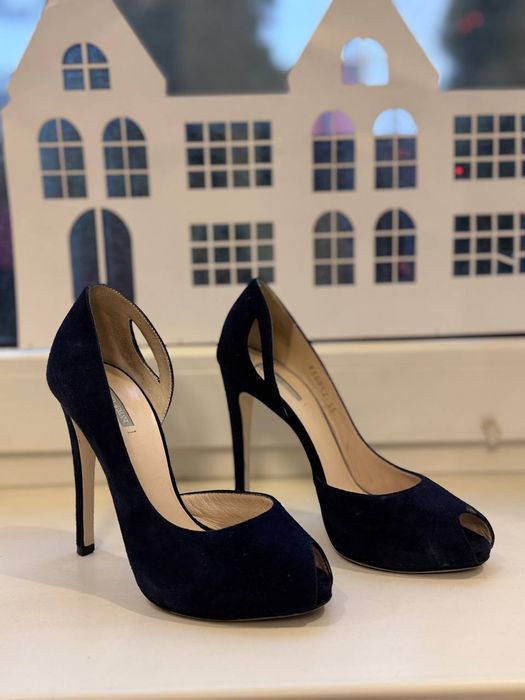 Класичні вишукані туфлі Gorgio Armani  originally 35 р-р