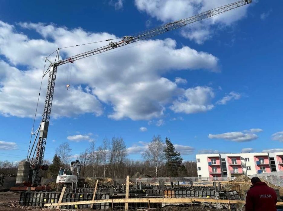 Wynajem żurawi dźwigów wieżowych szybkomontujących