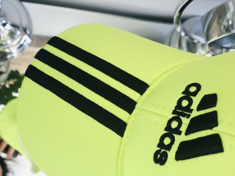 Adidas neonowa czapka z daszkiem NOWA