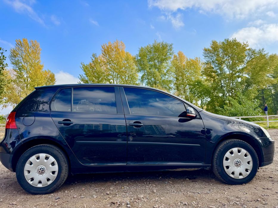 Volkswagen Golf 5 - 2004 рік  1.6 бензин