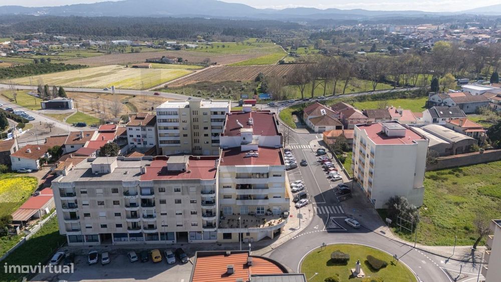 Apartamento T3 com varanda no centro da Mealhada