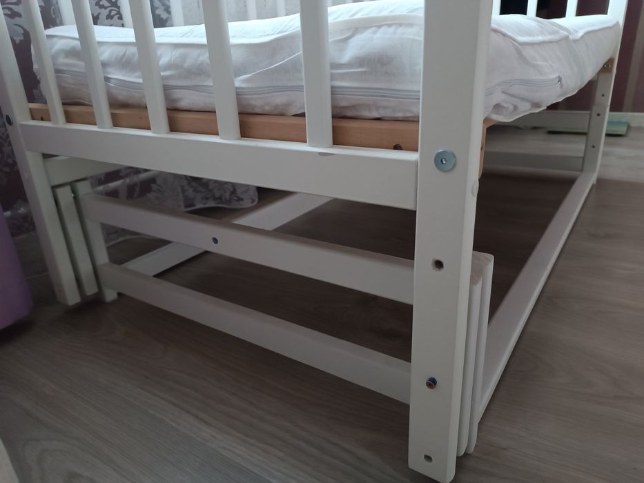 Ліжко дитяче з маятником