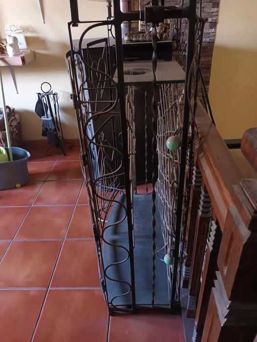 Garrafeira feita à mão