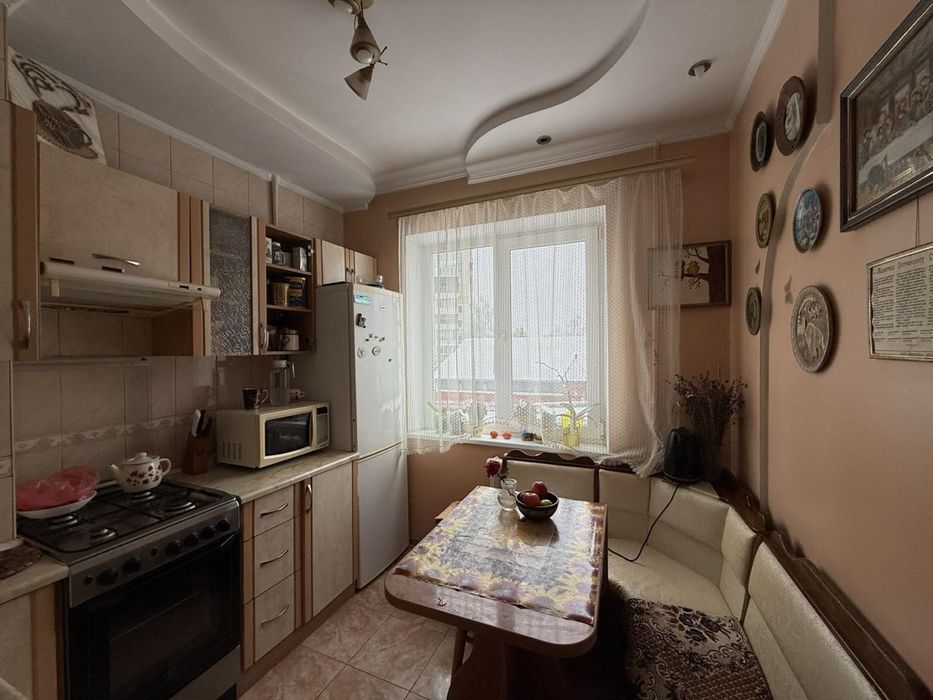 Продаж 4-кімнатної квартири вул Київська