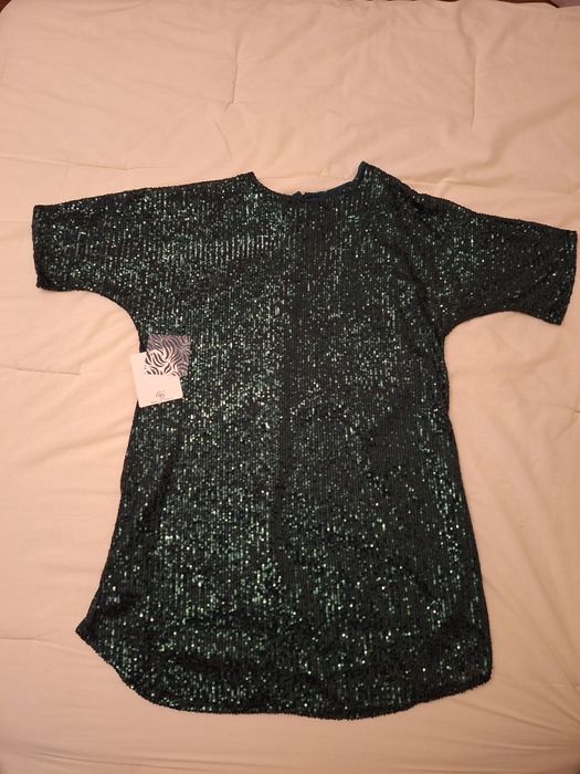 Vestido cirto de lantejoulas verde garrafa