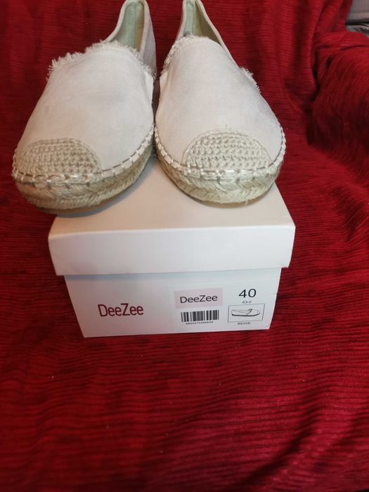 Beżowe espadryle