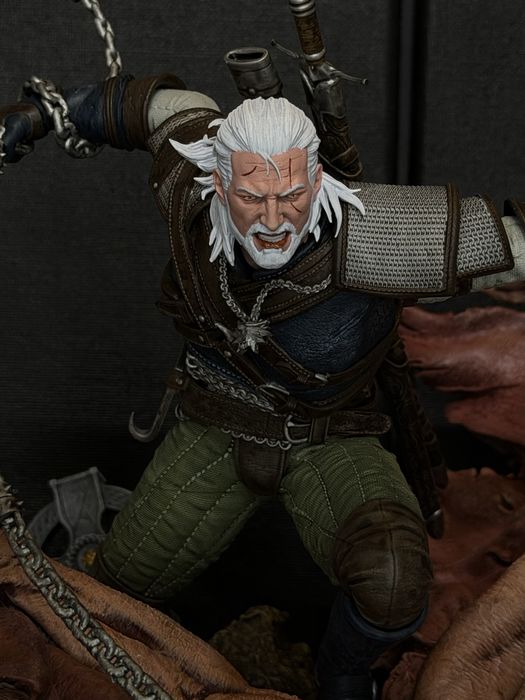 Figurka Geralt z wampirem 30cm
