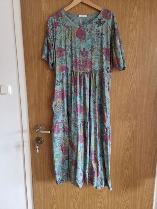 Zwiewna sukienka plus size na lato maxi