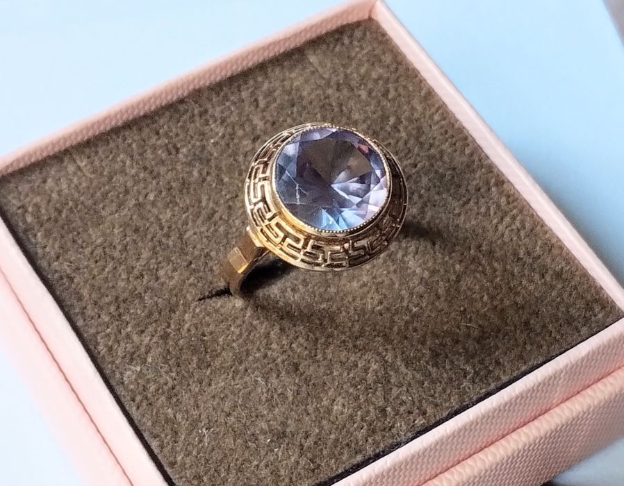 Złoty pierścionek Warmet wzór grecki z aleksandrytem. PRL.