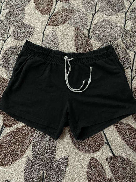 Жіночі шорти, велосипедки і спідниця