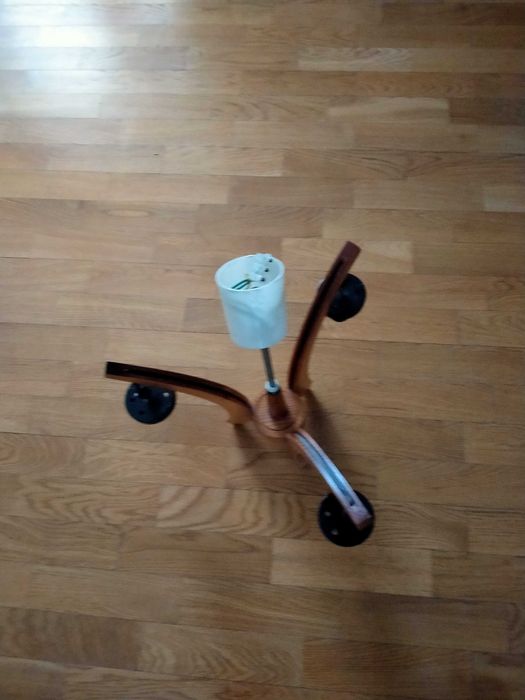 Drewniana lampa wisząca