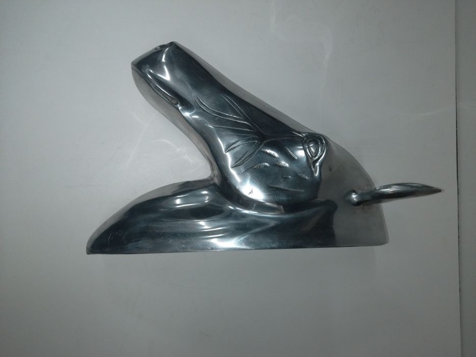 Głowa konia z aluminium.