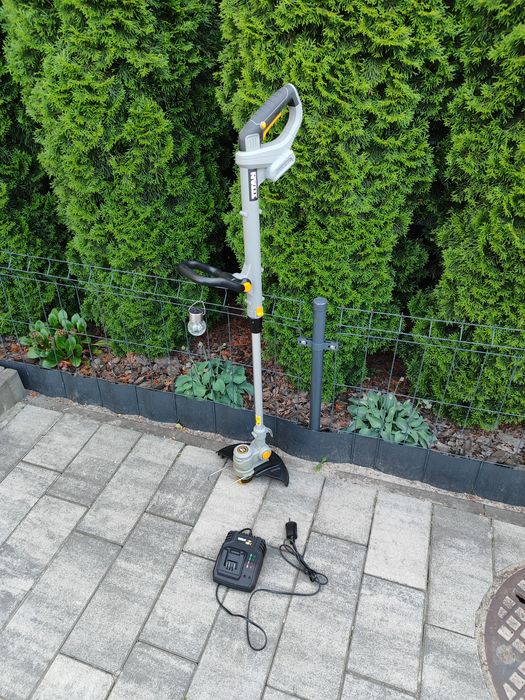 Akumulatorowa podkaszarka Titan 18v+ładowarka