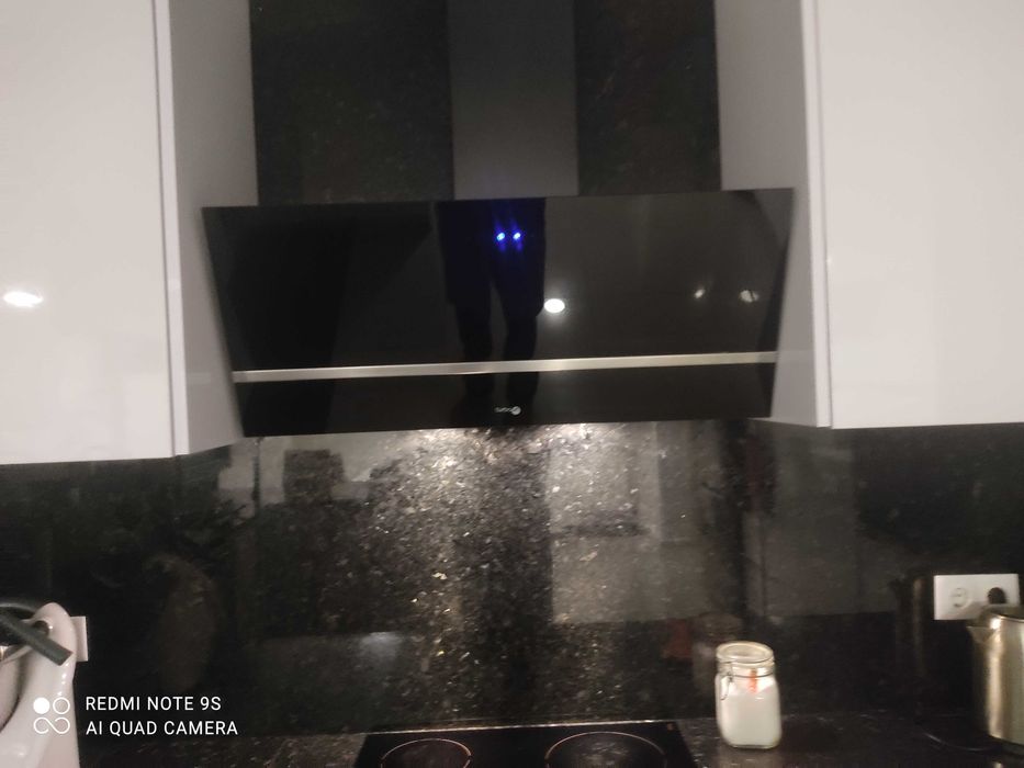 Exaustor de cozinha preto