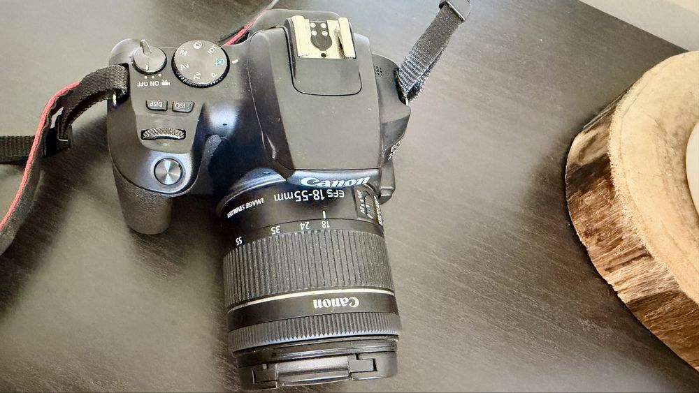 Canon EOS 250D + lente 18-55mm