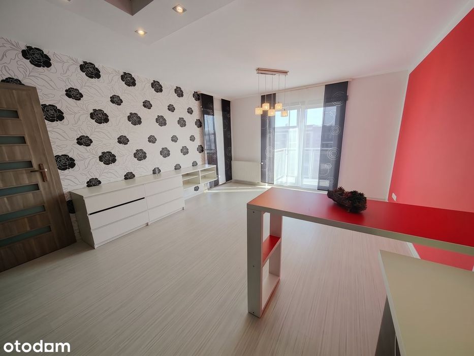 Dwa pokoje, 47 m² w centrum Siechnic – balkon i loggia plus garaż.