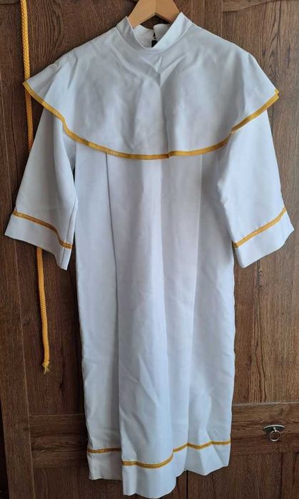 Alba komunijna z peleryną