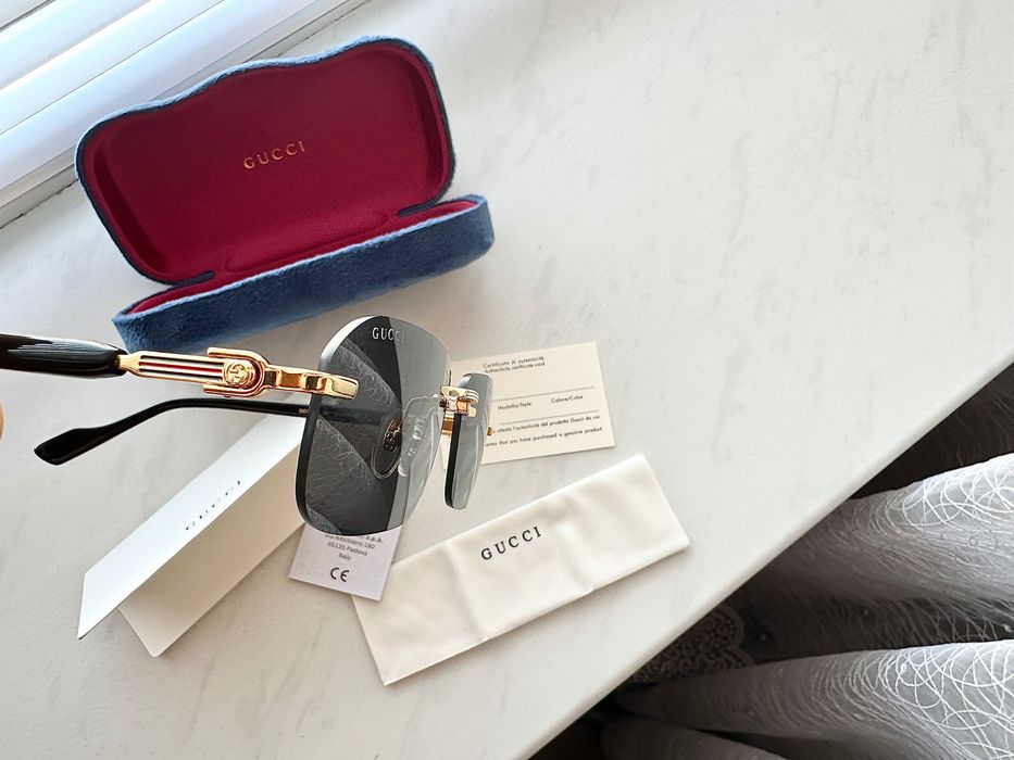 Оригинальные солнцезащитные очки
GUCCI, модель GG1221S-001 56