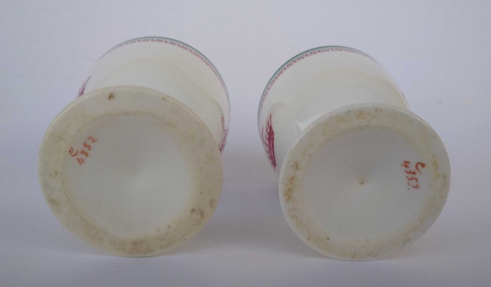 Raro antigo par de oveiros António Bernardo Ferreira séc. XIX/XX