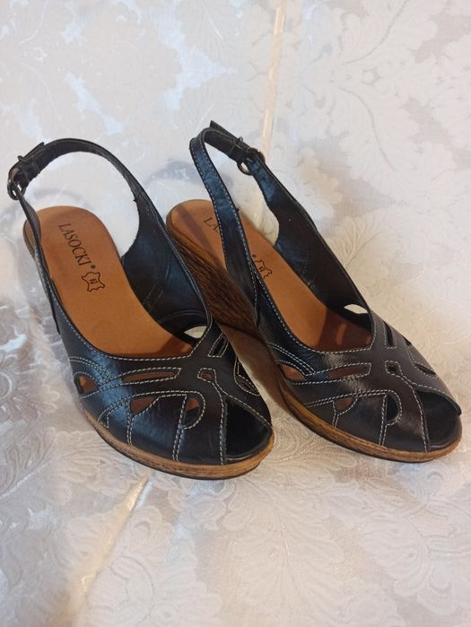 Buty damskie na koturnie, rozm. 38