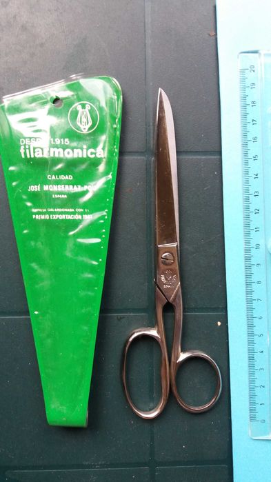 Tesoura de Costura Filarmonica