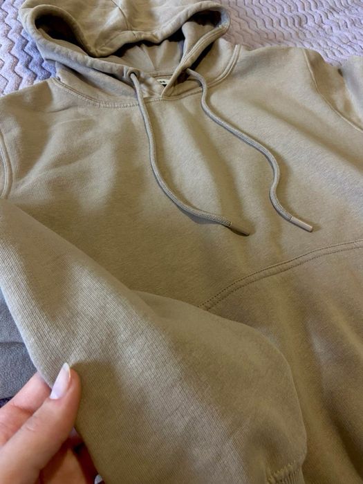 Жіночий бежевий батнік з капюшоном на флісі